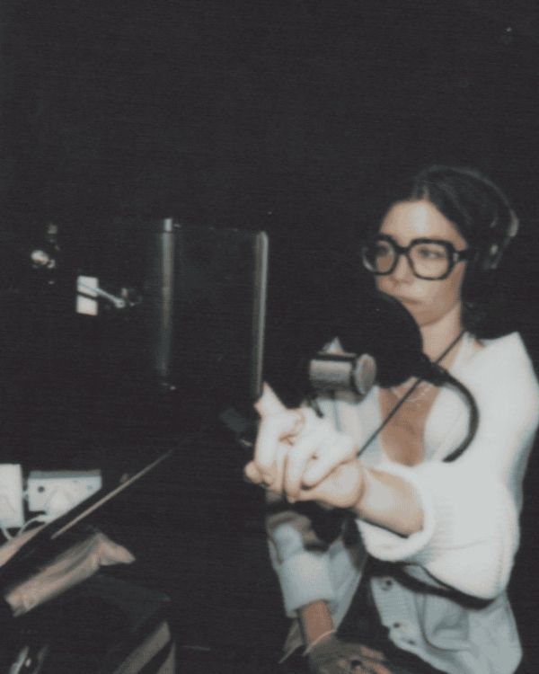 Voice actress producing a radio drama - FDA